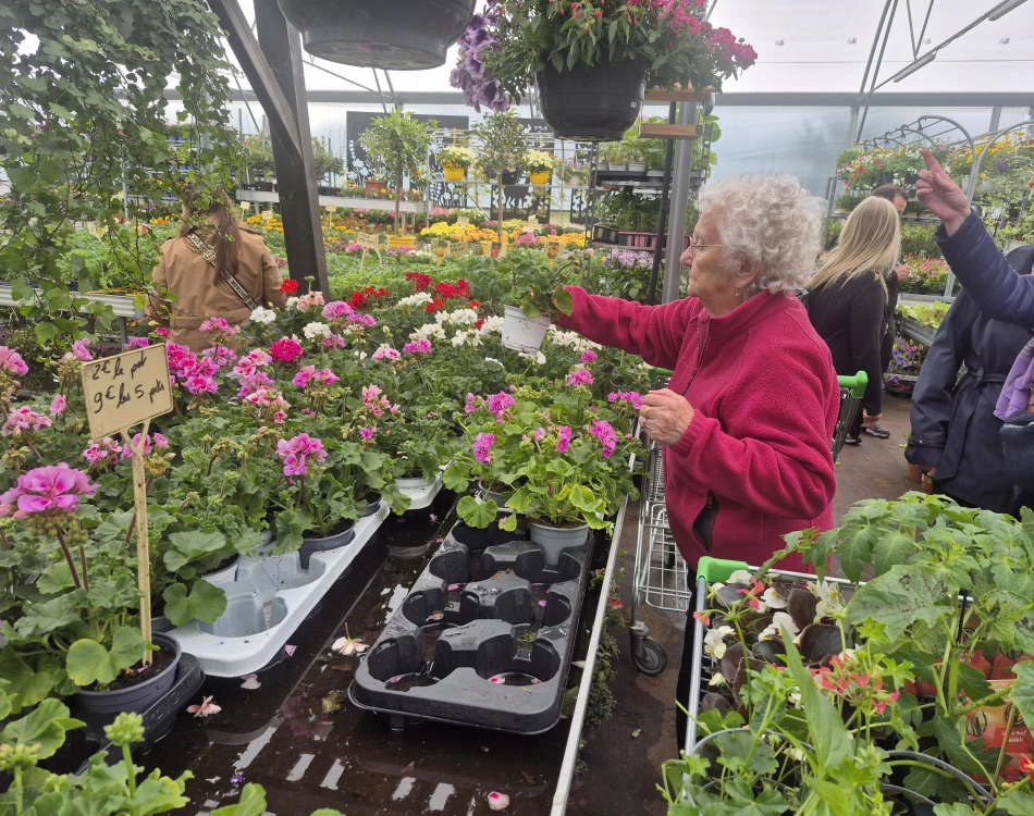 La sortie pour acheter des fleurs