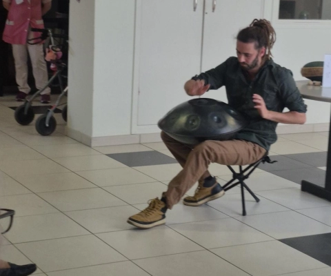 Un spectacle de Handpan à l'EHPAD