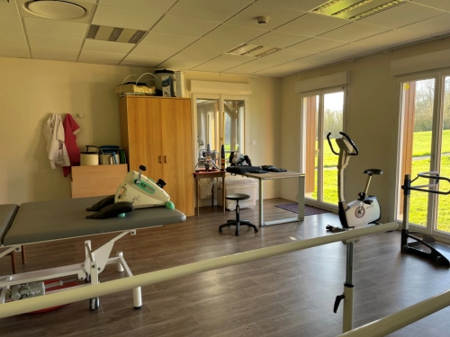 Salle de kiné pour personnes âgées dans un EHPAD proche de Caen